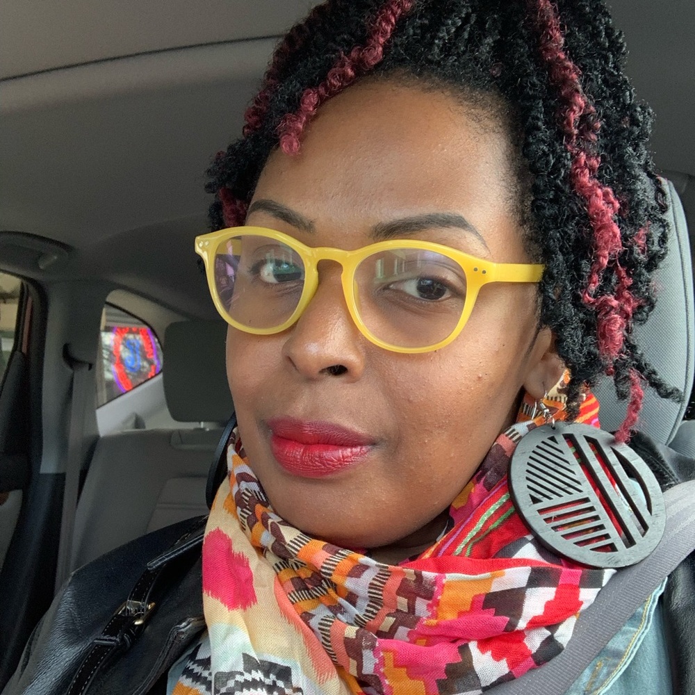 Meet your Posher, Crystal